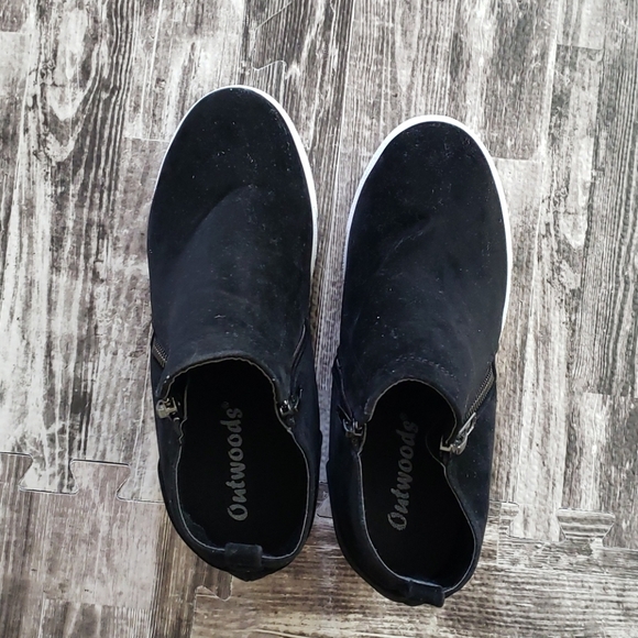 Outwoods Hide-1 Black wedge Booties Size 10 like new - Picture 8 of 9